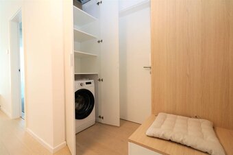 PRENÁJOM- krásny 2i byt s výhľadom na hrad v projekte SKY PA - 10