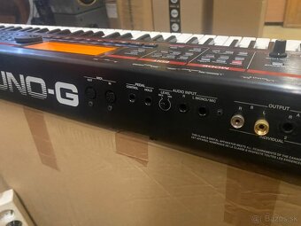 Roland juno g - 10
