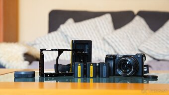 Sony A6300 + Sony E 16-50 mm F:3.5-5.6 OSS + príslušenstvo - 10