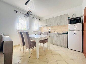 2-izb.zariadený apartmán 54m2 s výhľadom, Novalja/Chorvátsko - 10