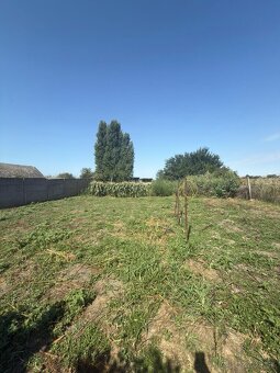 Na predaj: Štvorizbový rodinný dom s veľkým pozemkom – Tešed - 10