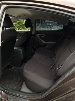 Hyundai Elantra - 10