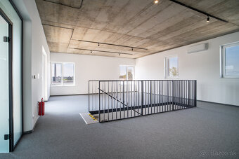Na prenájom jedno podlažie polyfunkcie na Zavarskej ulici v  - 10