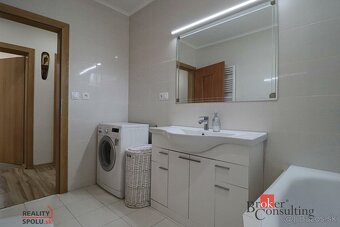 PRIESTRANNÝ RODINNÝ DOM S VEĽKÝM POZEMKOM – IDEÁLNY NA BÝVAN - 10