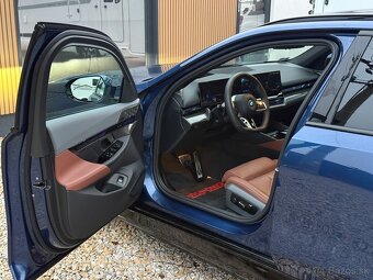 BMW 550e xDrive Touring M Sport, B&W, Pano, Ťažné, HUD - 10