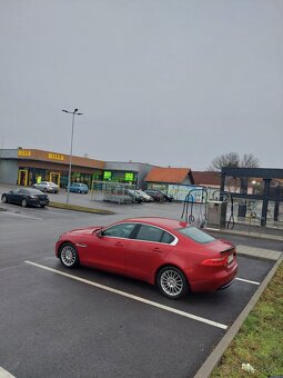 Jaguar Xe 2016 - 10