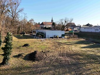 Lukratívny stavebný pozemok v parku pri potoku, nádher… - 10