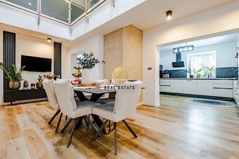Na PREDAJ 6i novostavba 225m2 s bazénom a mediteránskou záhr - 10