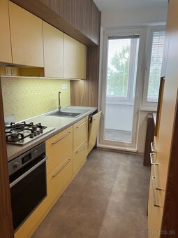 Zariadený a prerobený 2 izbovy byt s výhľadom na prenájom - 10