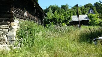 Predaj pozemok s drevenicou o rozlohe 585m2 v obci Lutiše - 10