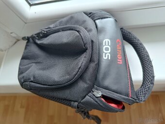 Canon EOS 250D + Sigma 18-50mm f2.8-4.5 OS HSM - 10