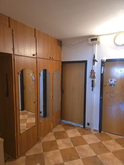 4 IZBOVÝ BYT - 10