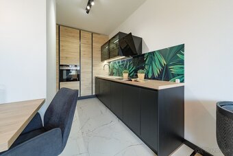 REZERVOVANÉ SLNEČNÝ A ŠTÝLOVO ZARIADENÝ 2-IZBOVÝ APARTMÁN - 10