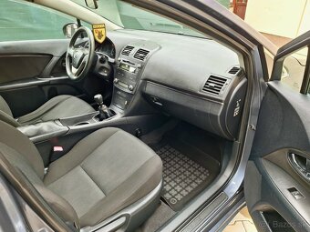 Toyota Avensis Combi 2.0D-4D 93Kw R.V.09/2010 M6 - 10