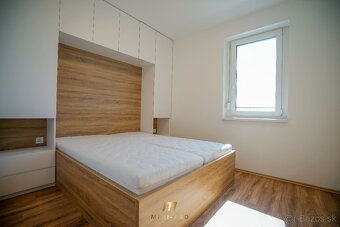 (REZERVOVANÉ) 2 izbový byt, zariadený, veľký balkón, Rajka - 10
