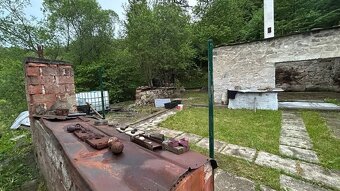 Čarovný pozemok s múrmi pôvodného domu, Sebedín - 10