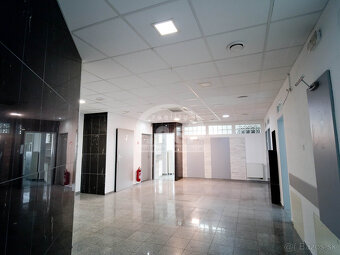 Komerčná budova v širšom centre mesta Vranov nad Topľou - 10