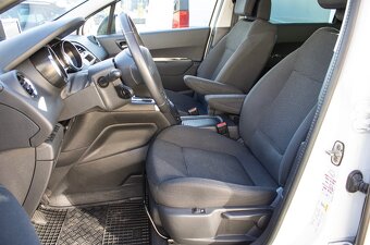 Peugeot 5008 2.0 HDi 110 kW - 10