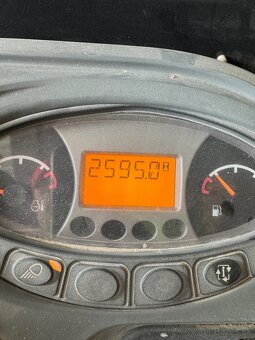 Predám garážovaný báger Bobcat E20, prvý majiteľ. TOP STAV - 10