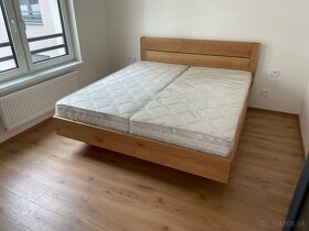 Dubová posteľ s úložným priestorom - levitujúci dizajn - 10