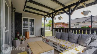 TOP - Na predaj 4 izbový RODINNÝ DOM v obci Košeca - 471m² - 10