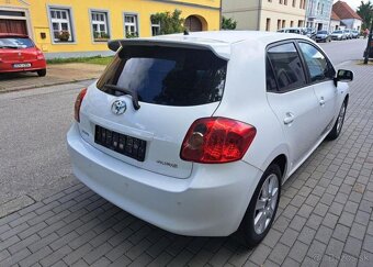 Toyota Auris 1,4 D4-D nafta manuál 66 kw - 10