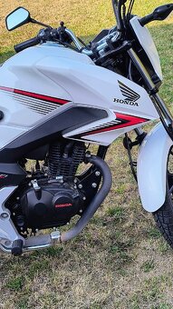Honda CB125F - 10