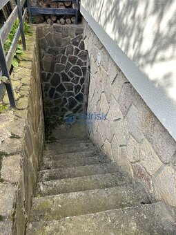 Murovaná podpivničená chata s okrasnou záhradou v osobnom vl - 10