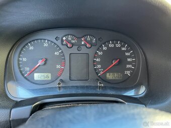 VOLKSWAGEN GOLF 4 1.9 TDI - 10