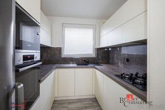 Rezervované PRENÁJOM 3-izbový byt s komorou a loggiou,71m2, - 10