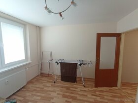 3 - izbový byt v Plešivci - 10