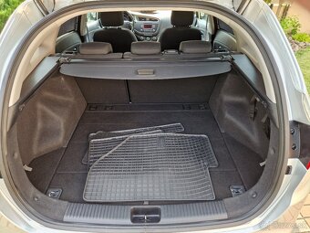 Kia Ceed combi 1,4 benzín 74kW 2016 LED denné - 10