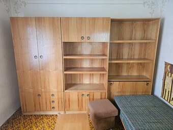 Starý nábytok viacerých druhov - 10