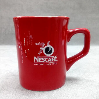 Predám červené hrnčeky NESCAFÉ - klasické i tie s ksichtíkom - 10