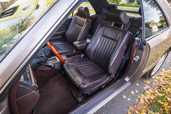 Mercedes-Benz W124 300 CE - 10