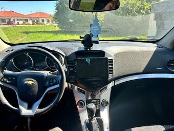 Chevrolet Cruze - 10