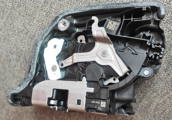 zámok ľavých predných dverí na BMW - 10