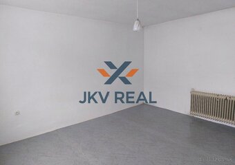 5 izbový rodinný dom s veľkým pozemkom a garážou - 10