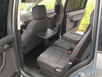 Volkswagen Touran 1.6 FSI 85Kw - 10