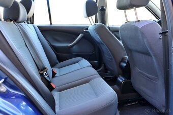 Škoda Octavia Combi 1.6i TOUR - 10