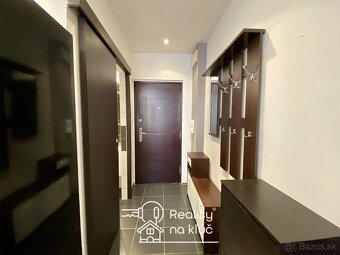Na prenájom zrekonštruovaný, zariadený 1-izbový byt v NZ - 10