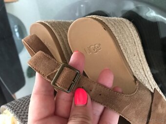UGG original kožené damske sandálky veľkosť 39 - 10