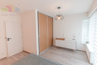 Na predaj luxusný 2-izbový byt s dvoma balkónmi, garážou a v - 10