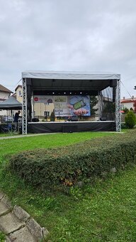 Prenajom pódia s prestrešením - 10
