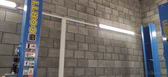 Dvojstlpový zdvihák 4000/5500 kg zdvih 2 m ZÁRUKA - 10