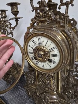 Starožitné krbove hodiny a svietniky.... - 10