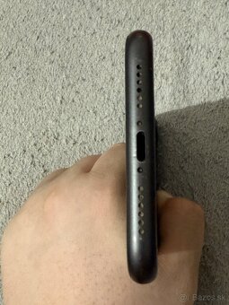 Predám Apple iPhone 11 64GB Black Známky používania - 10