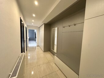 Luxusný 2-izbový byt s krásnym výhľadom na mesto a vnútorným - 10