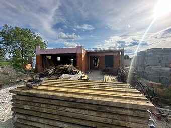 Predám rozostavaný luxusný RD v obci OPOJ - 10