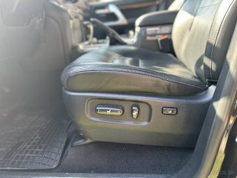 Toyota Land Cruiser 200 Premium - 10